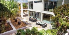 Arcare aged care helensvale courtyard 02